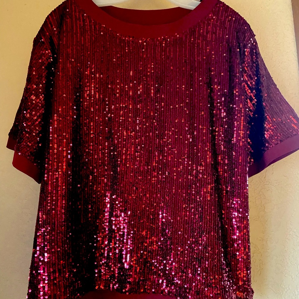 Gorgeous RED sequin top!